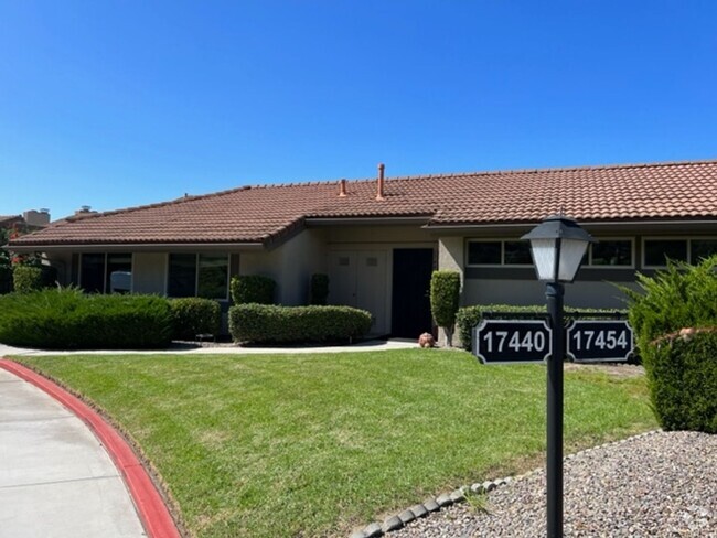 Building Photo - Oaks North Townhome with Views