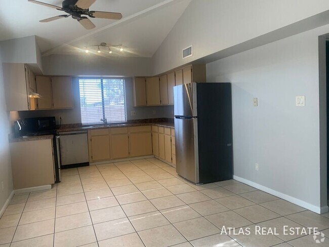 Building Photo - One Month Free!!! 2 Bedroom 1 Bath in Nort... Unit 101 Rental