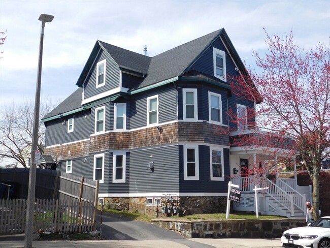 Building Photo - 783 Washington St Unit 2 Rental