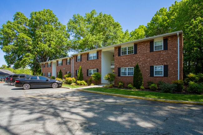 2bed/1bath Apartment Building
