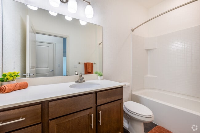 Verona - 2BR, 2BA - 931SF - 2nd Bathroom