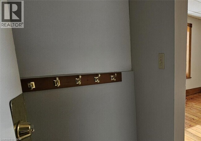 Photo - 130 Brown St