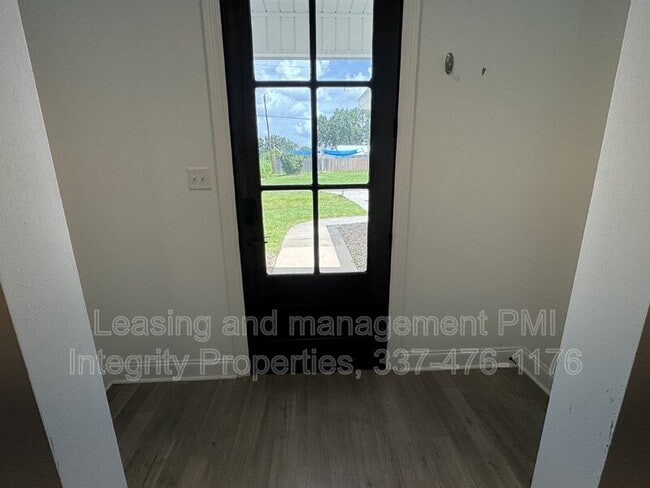 Photo - 605 Ira St