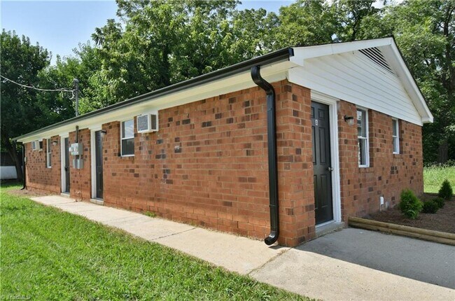 Photo - Van Buren Duplex-Zee Realty Unidad 2412 #A