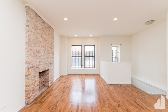 Building Photo - 2835 W Medill Ave Unit 1 Rental