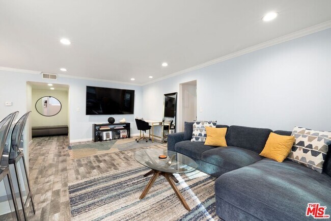 Photo - 1734 N Fuller Ave Unit 209