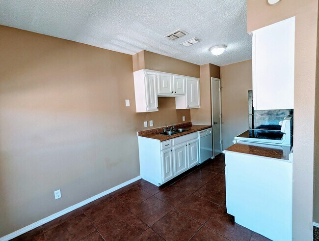 Photo - 8109 Foxfire Ln Unit D