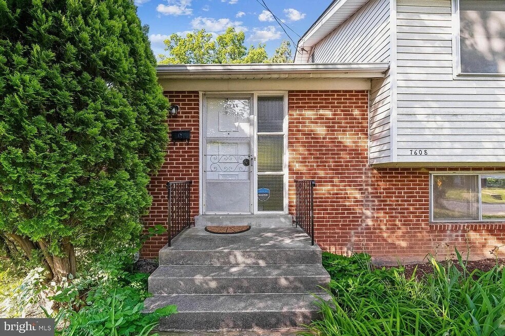 7608 Wellesley Dr