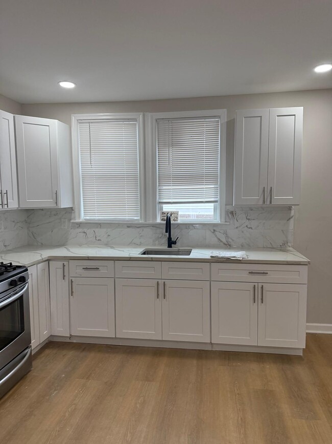 Photo - 4050 Maywood St