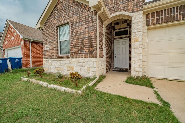 Beautifully Updated 3-Bed, 2-Bath Home Nea... - Beautifully Updated 3-Bed, 2-Bath Home Nea...