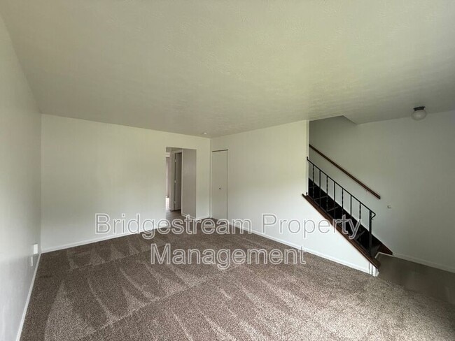 Photo - 955 Taylorsview Dr