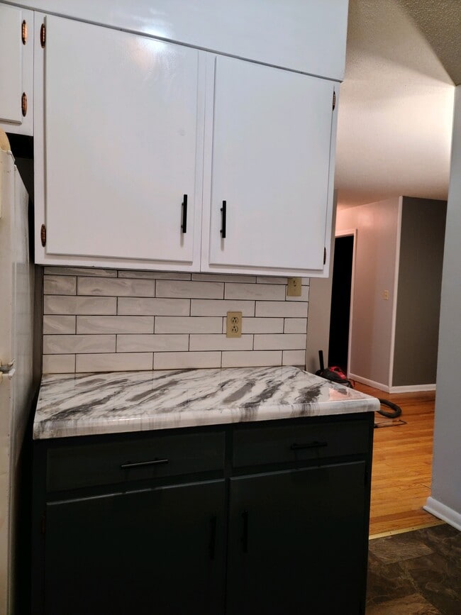 301 #4 - Holly Apartments