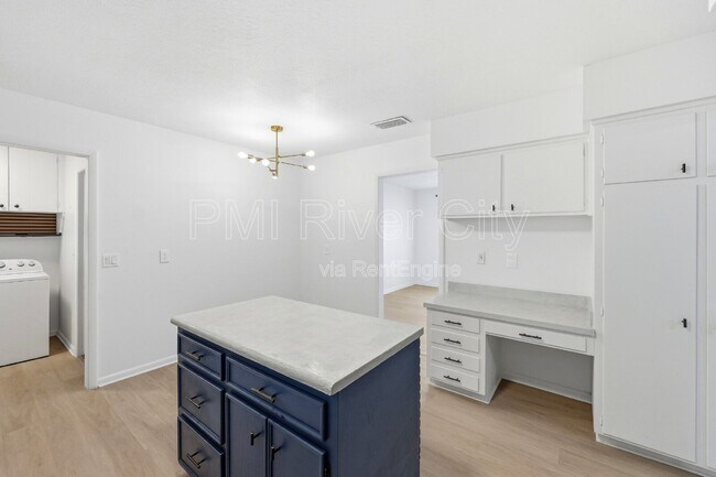 Photo - 2860 Cedarcrest Dr