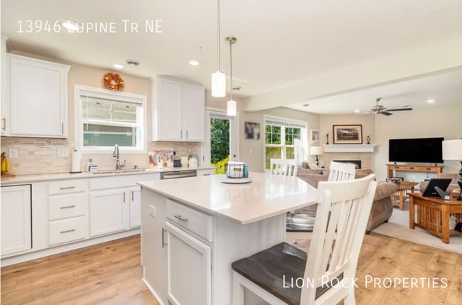 Photo - 13946 Lupine Trail NE