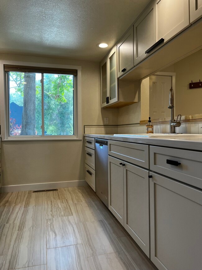 Building Photo - 2979 Shady Holw E Rental