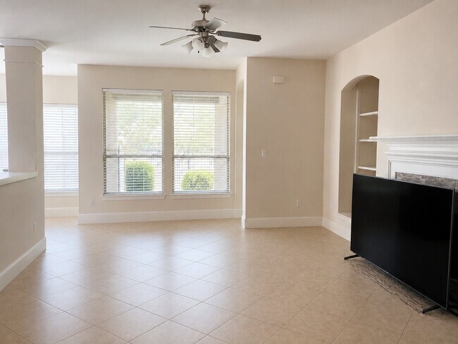 Building Photo - 515 Newington Ln