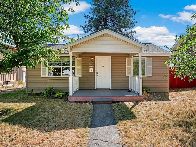Charming 2 Bed, 1 Bath Rancher w/ Garage! - Charming 2 Bed, 1 Bath Rancher w/ Garage! House