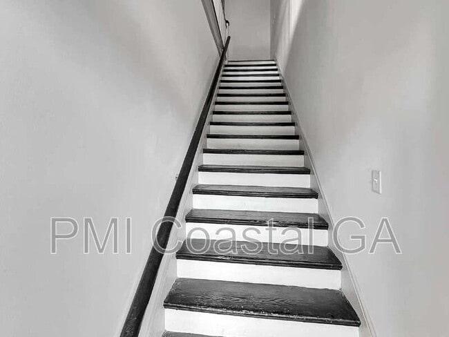 Photo - 314 W 42nd St