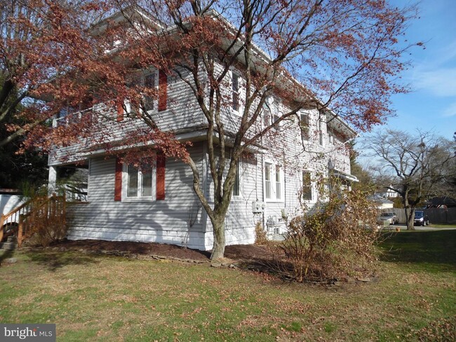 Photo - 407 N Broadway House