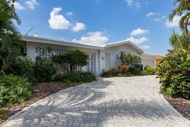 Building Photo - 2108 NE 44th St