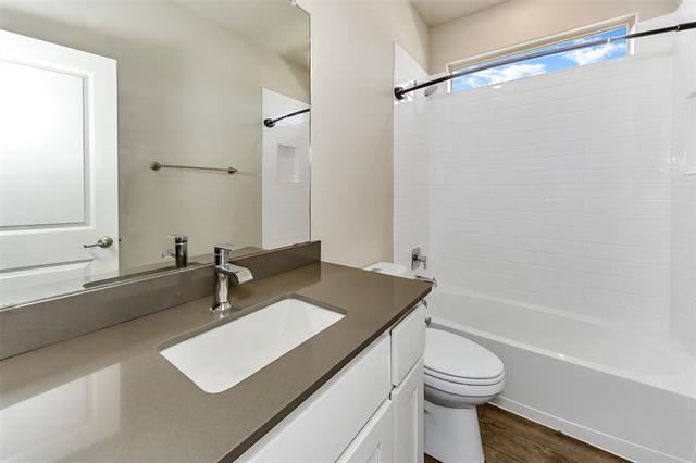 Photo - 11524 Leeson St