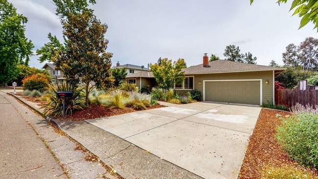 Building Photo - Coming Soon! Beautiful 4 bedroom 3 full ba... Rental