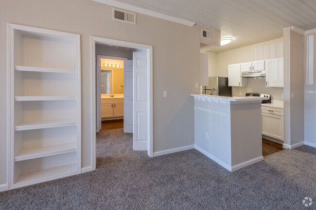 1BA 1BR - 795SF - Living room