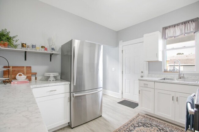 Photo - 123 N Notre Dame Ave Unit ID1037674P