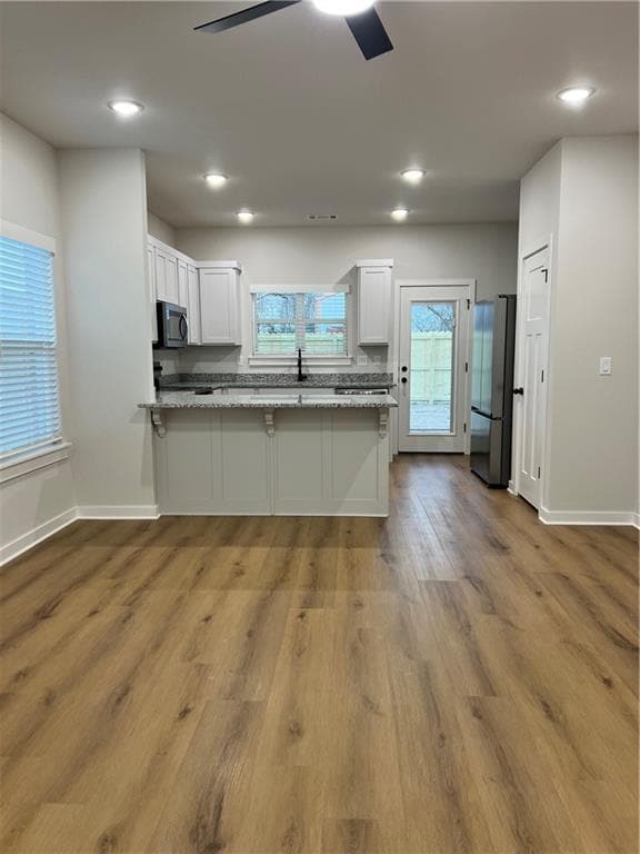 Photo - 520 Cosmos St