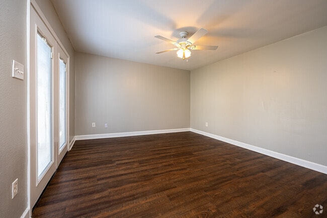 2BR, 1.5BA - 1,050SF - Living Room