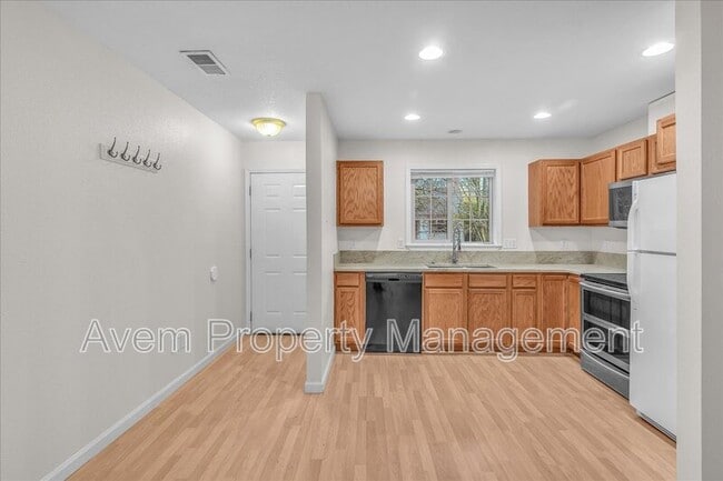 Photo - 55 NE Cook St