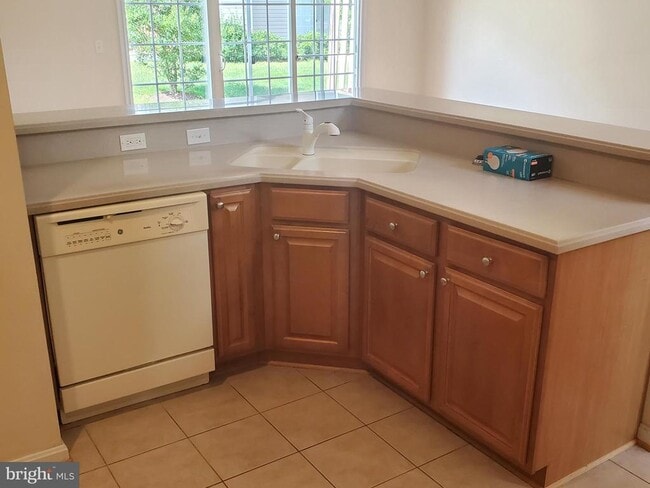 Photo - 654 Ruxton Rd