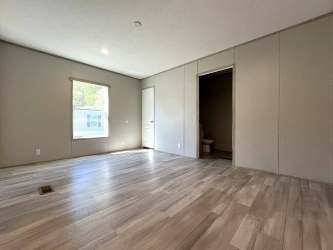 Photo - 3110 Victory Dr