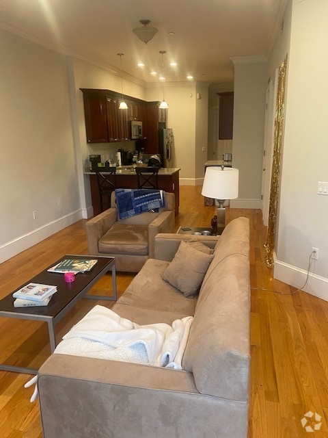 Building Photo - 1081 Beacon St Unit 3 Rental