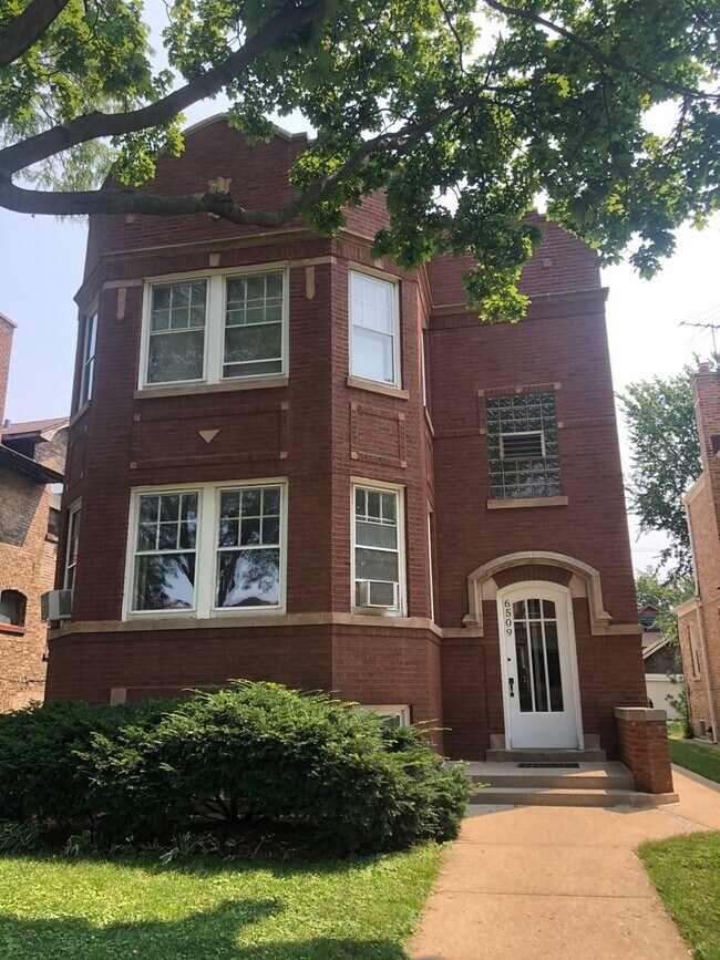 Photo - 6509 N Maplewood Ave Apartment Unit G