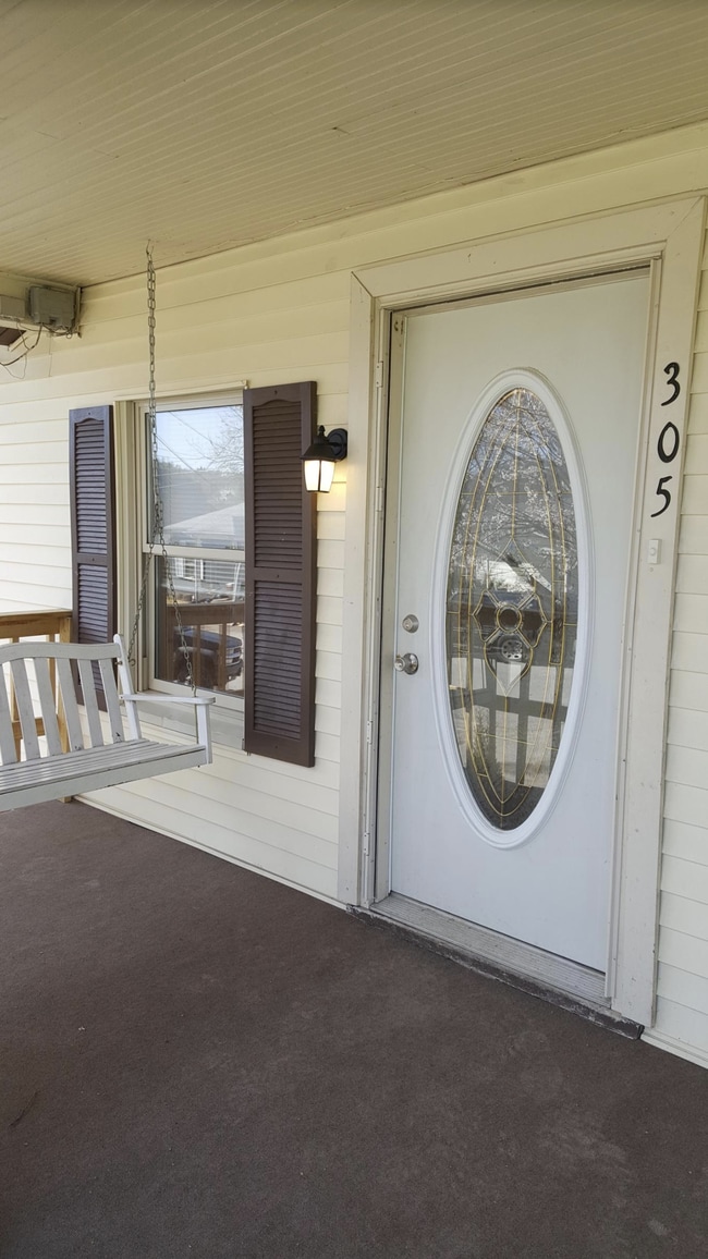 Photo - 305 Swigert Ave