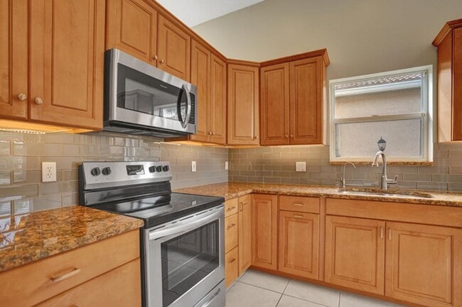 Photo - 16658 La Mesa Dr