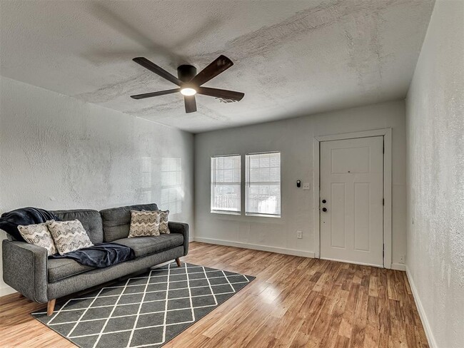 Photo - 1229 Meta Ave