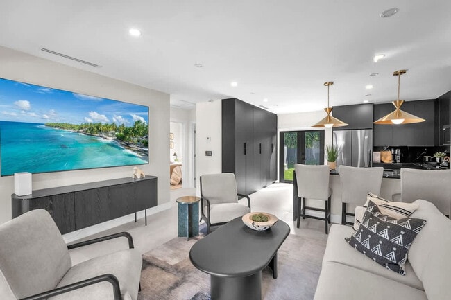 Building Photo - 400 NW 45th St Unit ID1344554P