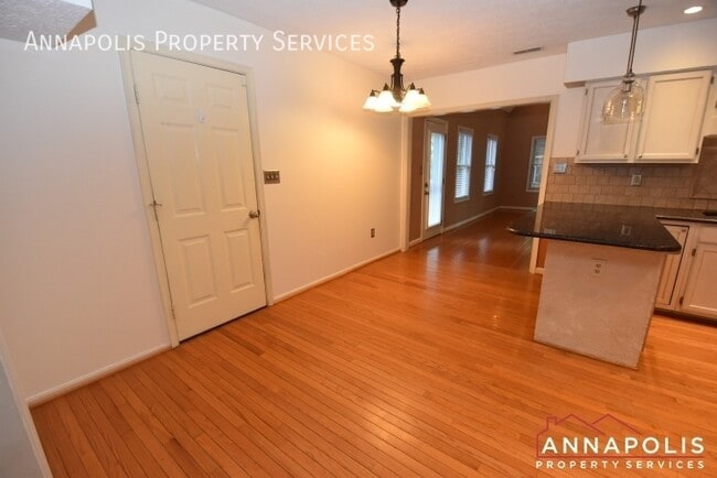 Photo - 714 Old Love Point Rd