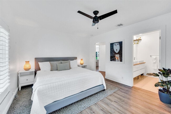 Photo - 549 NE 14th Ave