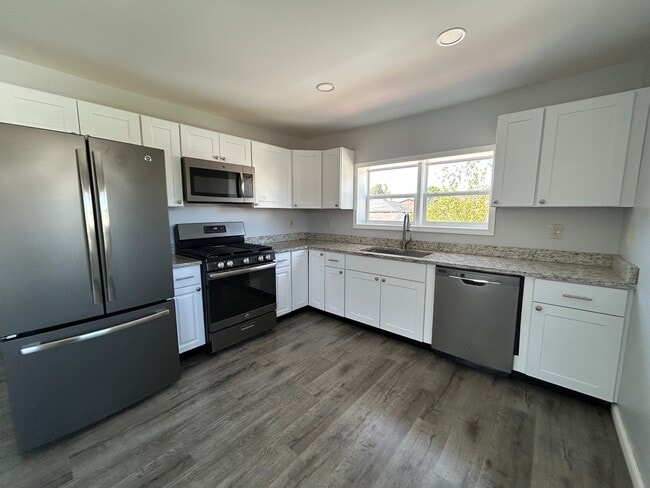 Building Photo - 2754 5th St Unit 2754 Rental
