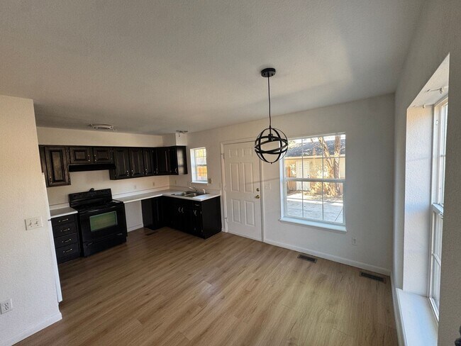 Photo - 1605 Boston St