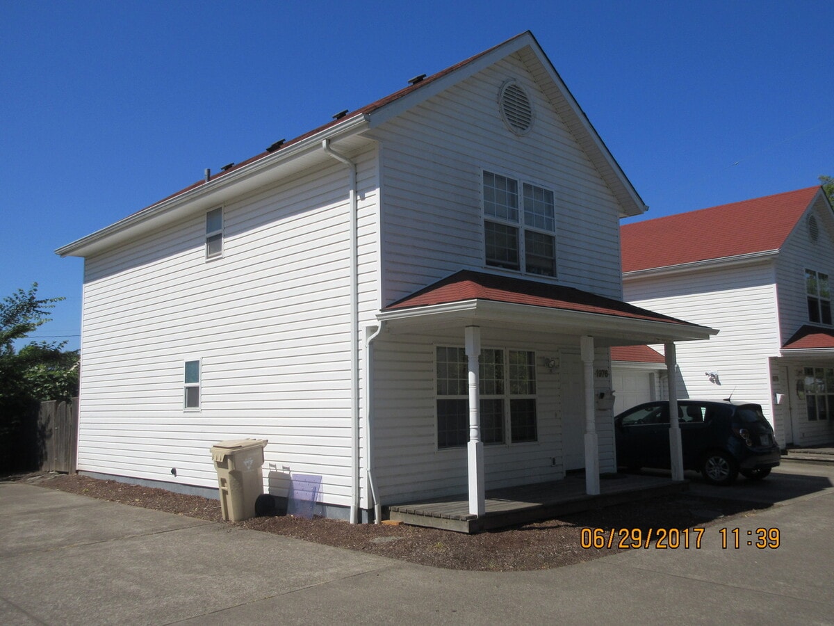 (887) Grant Duplexes - 3 bedroom / 1.5 Bath Townhouse Duplex - (887) Grant Duplexes - 3 bedroom / 1.5 Bath Townhouse Duplex Unidad 1976