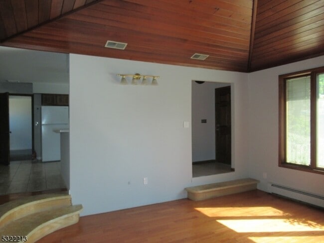 Photo - 23 Maple Ave