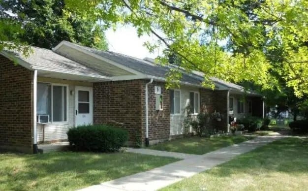 Building Photo - 120 N Pleasant St Rental