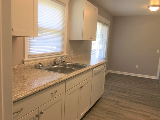 Kitchen - 110 Gilliland Ave