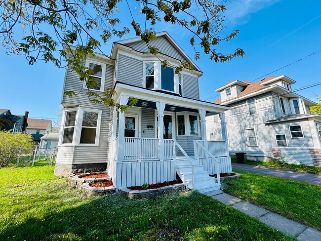 Photo - AVAILABLE JUNE - 4 Bed 1.5 Bath Home in Superior