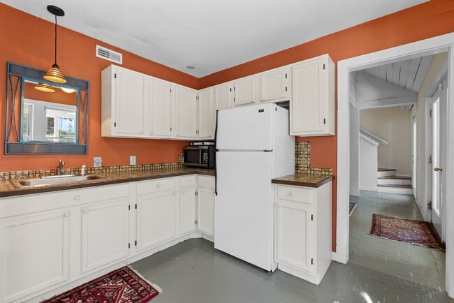 Photo - 303 Henderson St