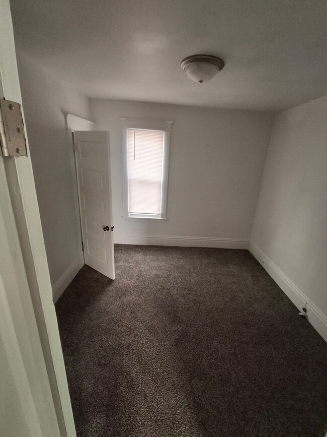 Photo - 531 Eastern Ave NE Unit B